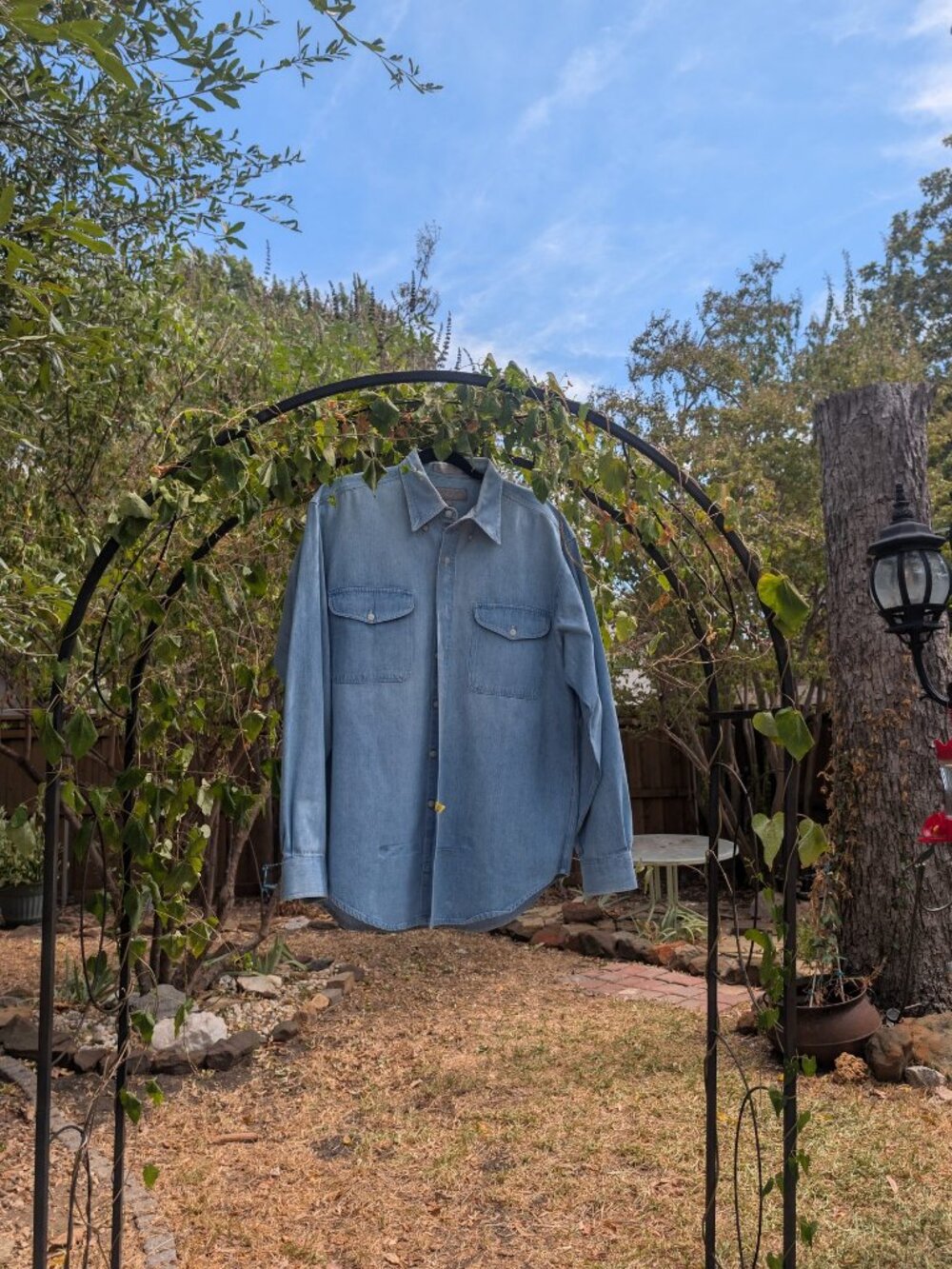 Vintage Kensington Collection Light Wash Denim Button Shirt Large